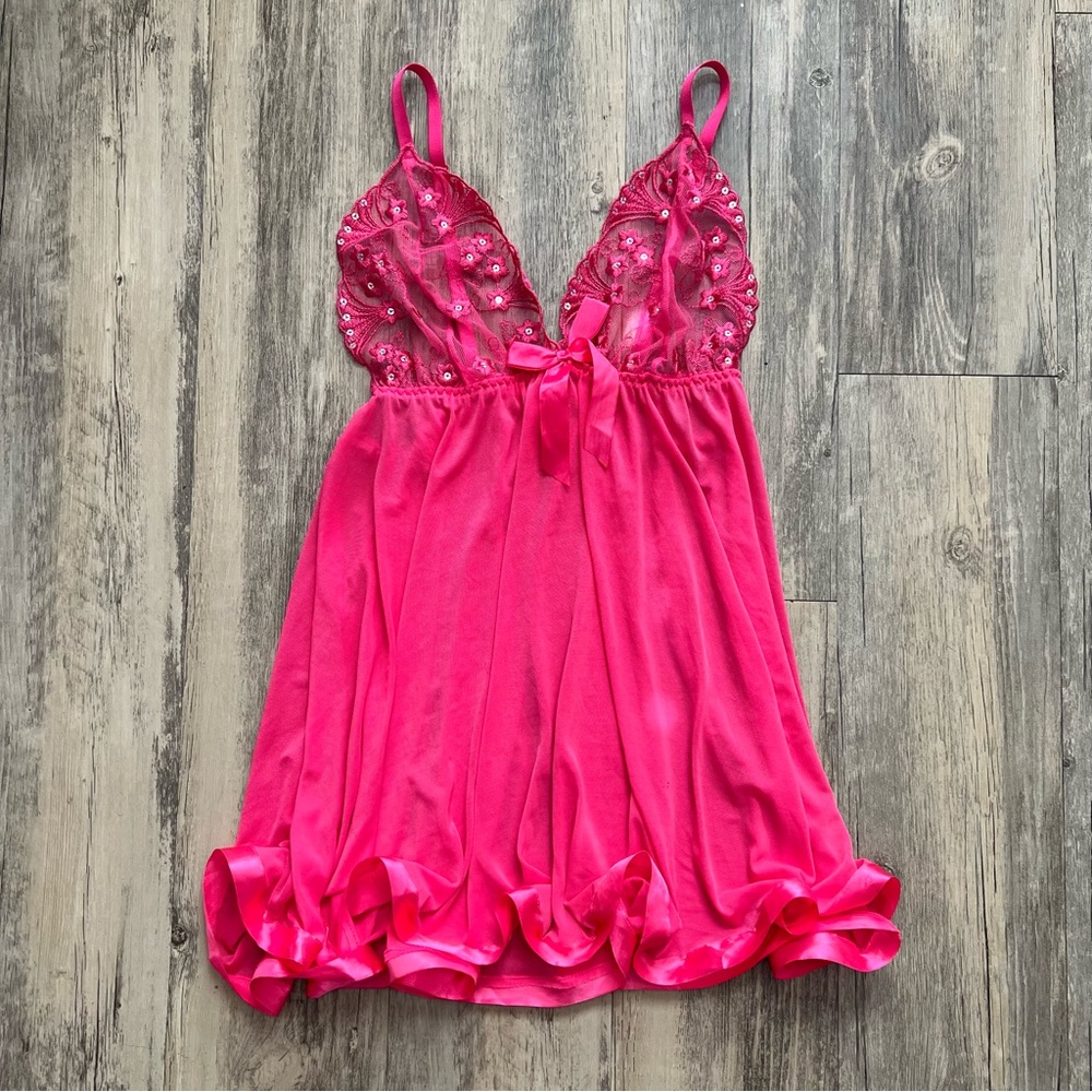 ❌SOLD❌ Y2k Vintage Like Hot Pink Mesh V-Neck Slip Dress w/ Floral Lace Sequin